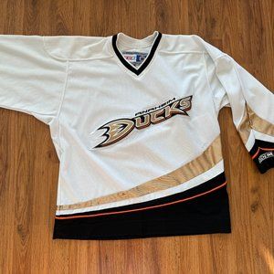 Anaheim Ducks NHL HOCKEY VINTAGE 1990s CCM White Size Large Hockey Jersey!